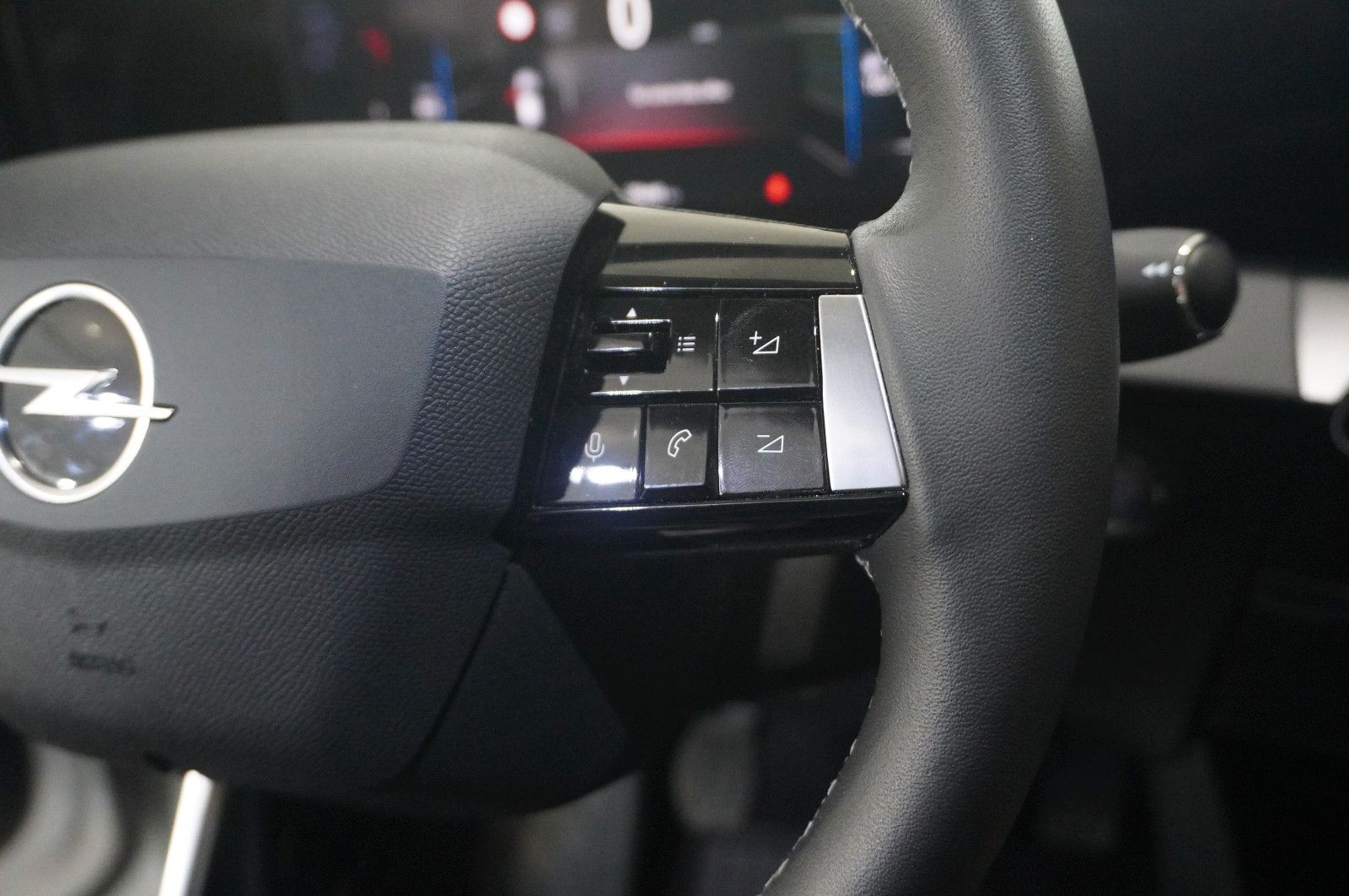Fahrzeugabbildung Opel Astra ST 1.5D ELEGANCE NAVI/LED/KAMERA/SH/VIRT.