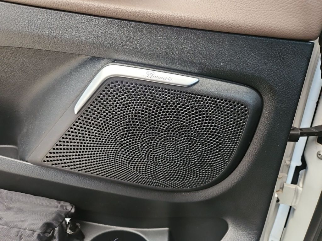 Fahrzeugabbildung Mercedes-Benz V 300 d Avantgarde Edition lang AMG 2,5AHK Tisch