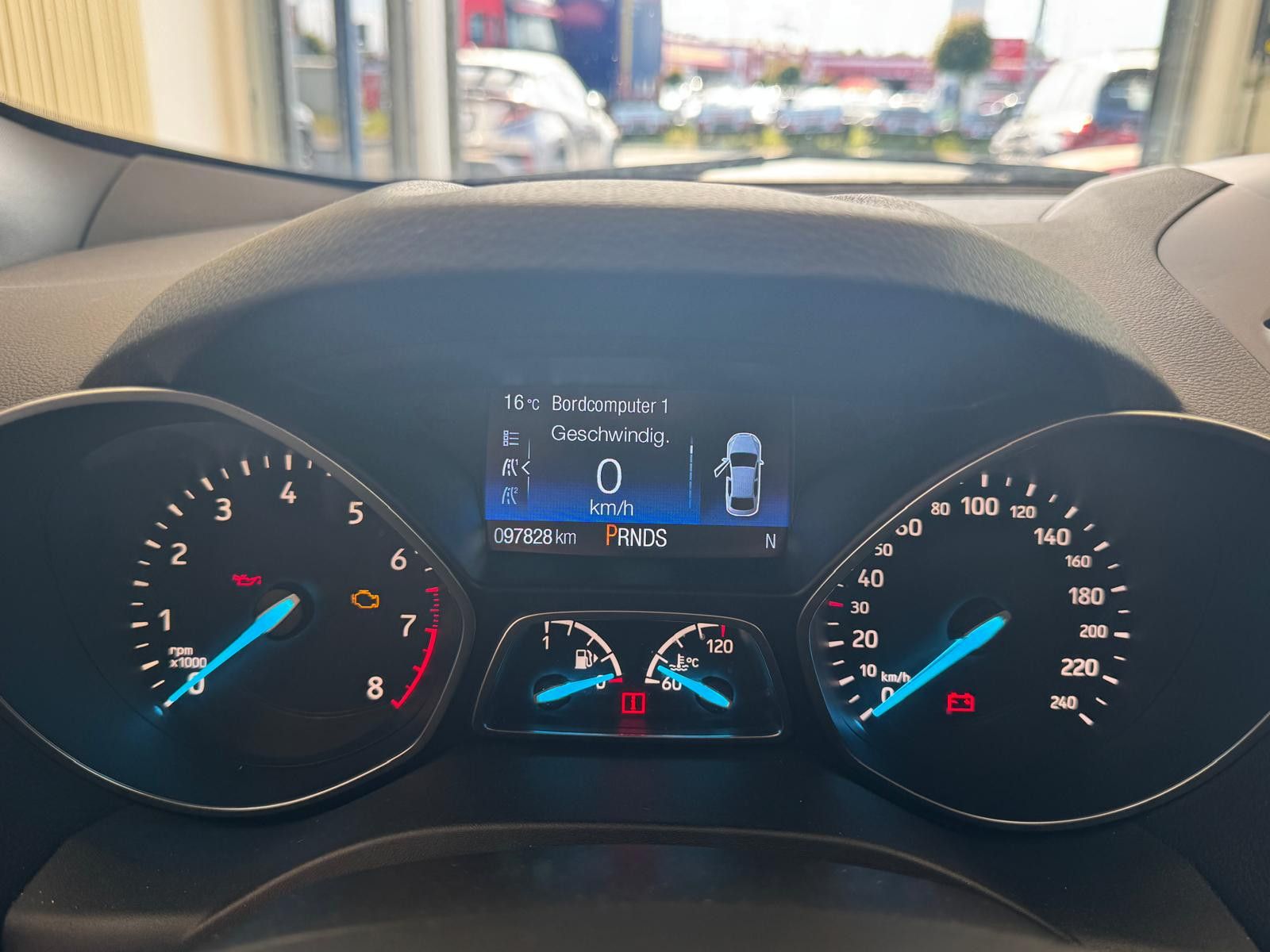 Fahrzeugabbildung Ford Kuga ST-Line / AHK/NAVI/KLIMA/8.FACH BEREIFT