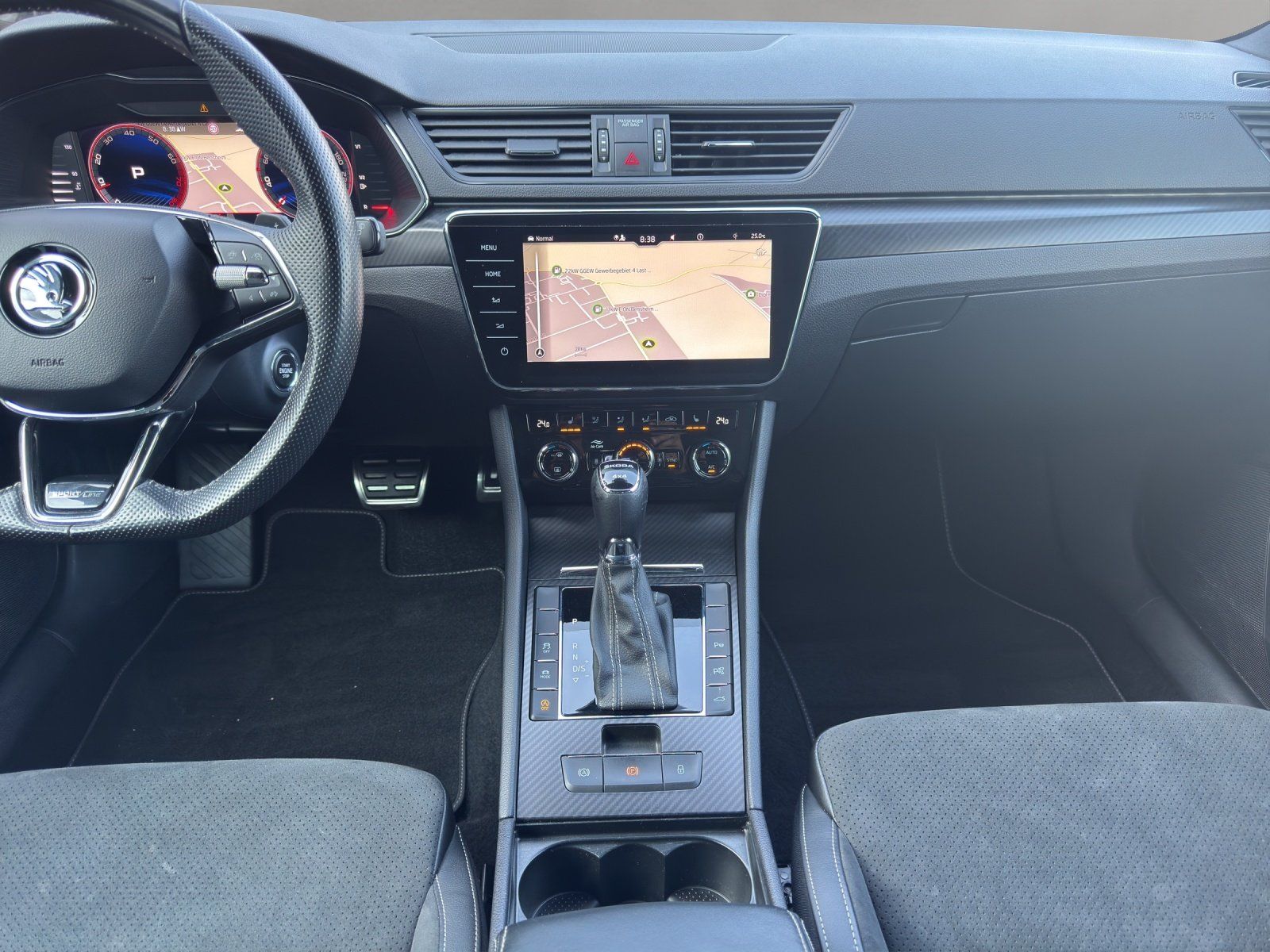 Fahrzeugabbildung SKODA Superb Combi 2.0 TSI Sportline 4x4/AHK/360°CAM/