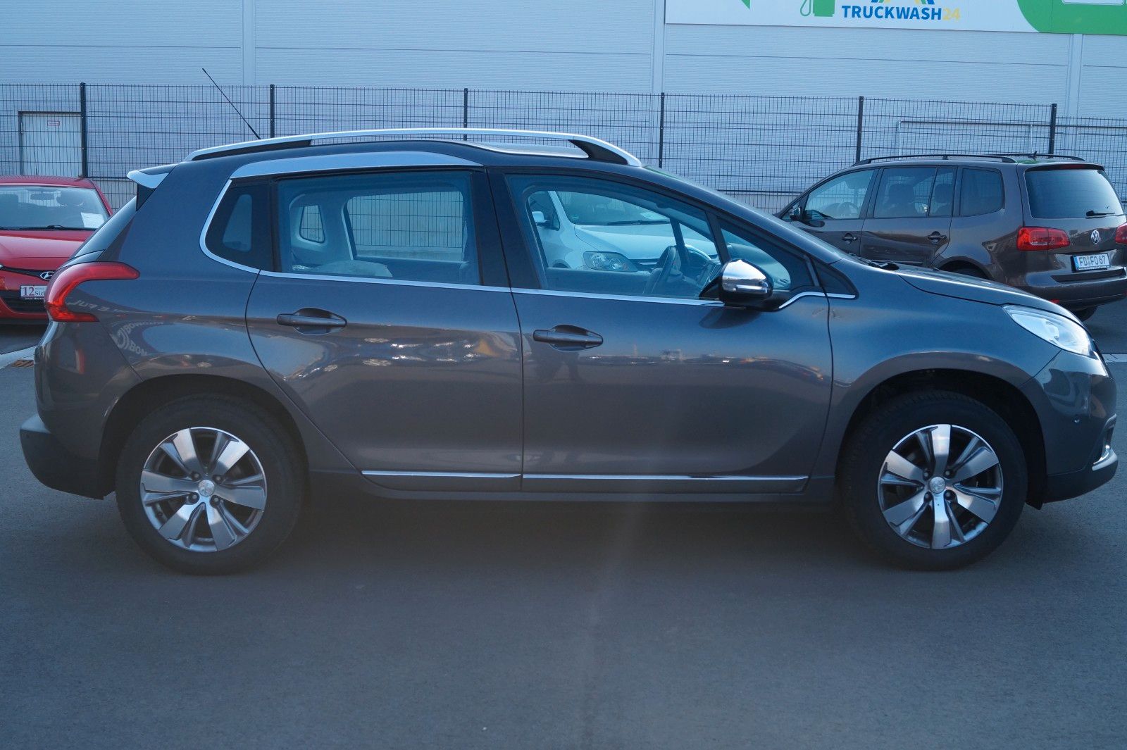 Fahrzeugabbildung Peugeot 2008 Allure *TÜV, Inspektion neu + Garantie