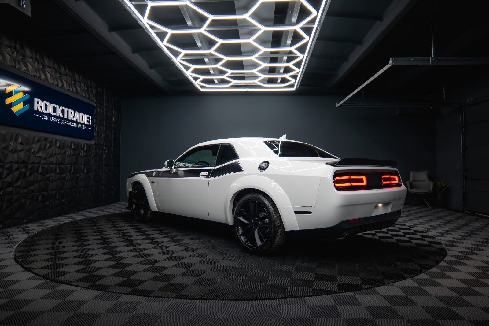 Fahrzeugabbildung Dodge Challenger 6.4 V8 SRT 392 R/T SCAT PACK WIDEBODY