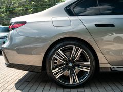 BMW 740 – 9 / 35