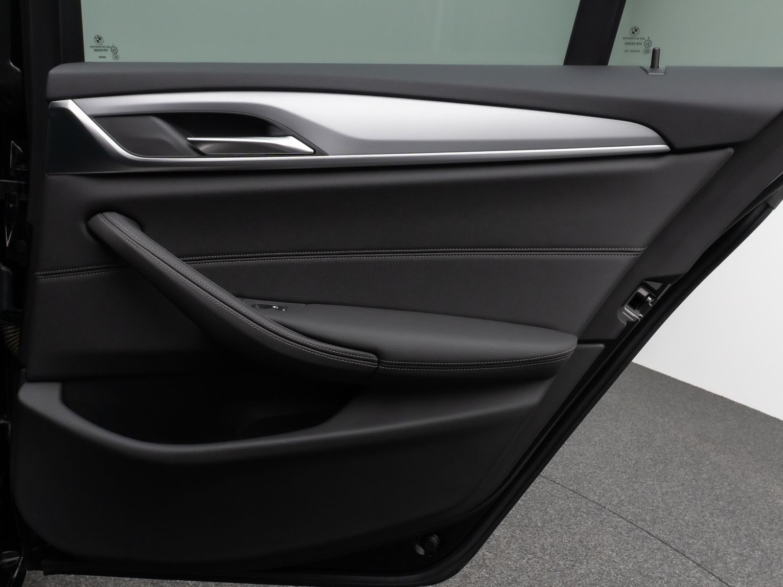 Fahrzeugabbildung BMW 530e xD Panorama 360°HUD DAB Leder Alarm 18Zoll