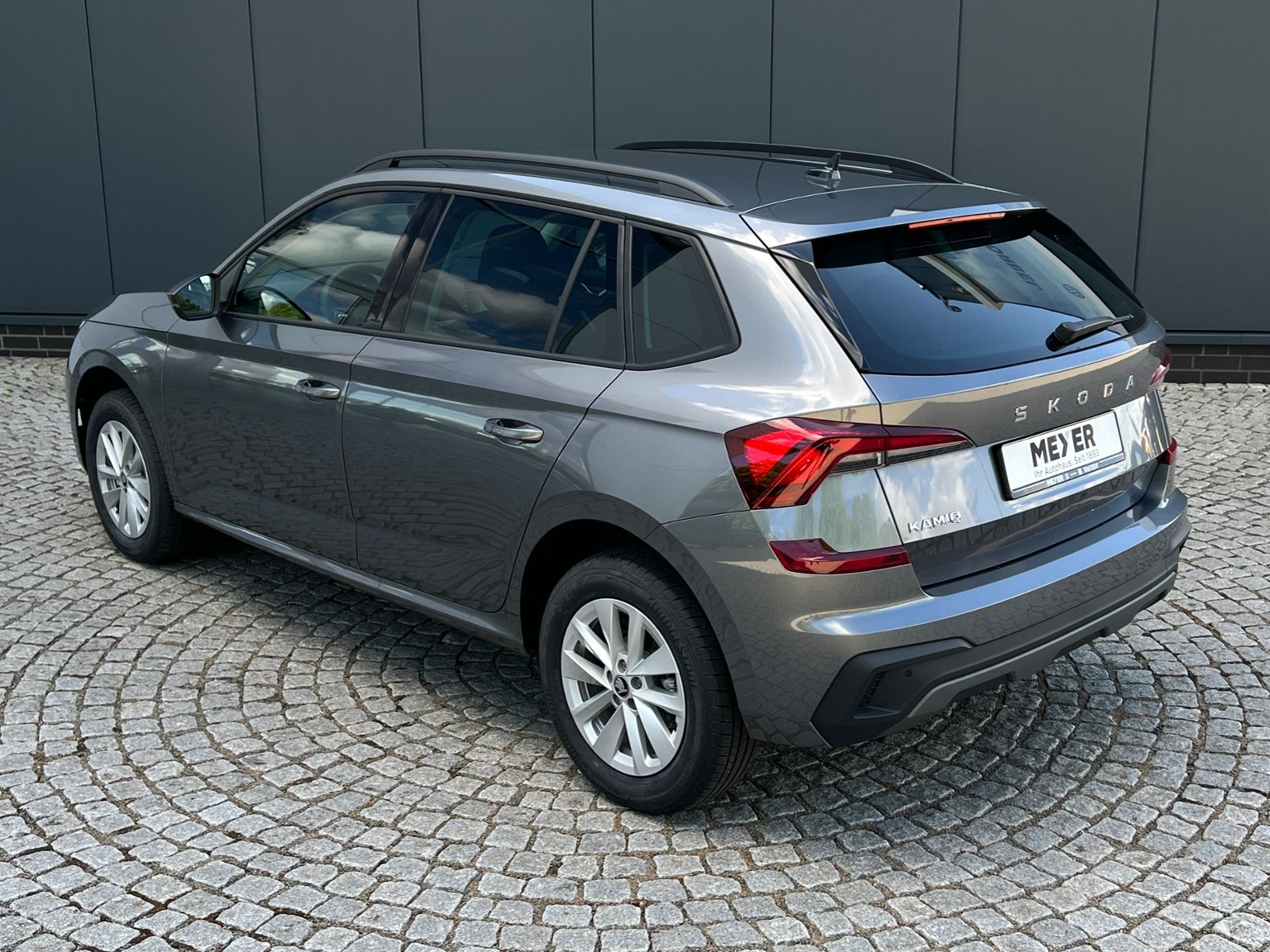 Fahrzeugabbildung SKODA Kamiq Selection 1.0 TSI DSG *AHK, LED, SmartLink