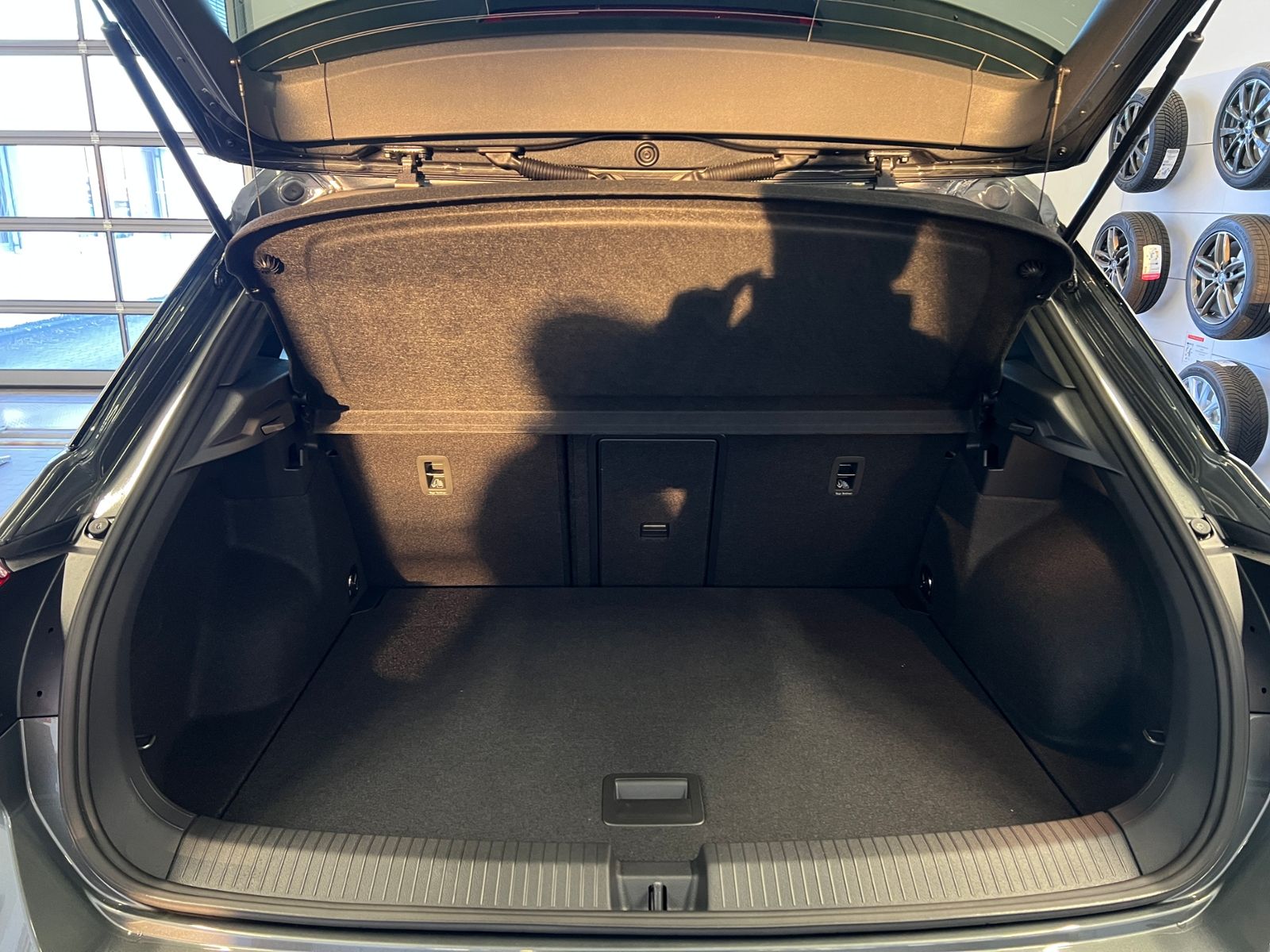 Fahrzeugabbildung Volkswagen T-Roc R-Line 1.5 TSI DSG *Black Style,AHK,Navi*