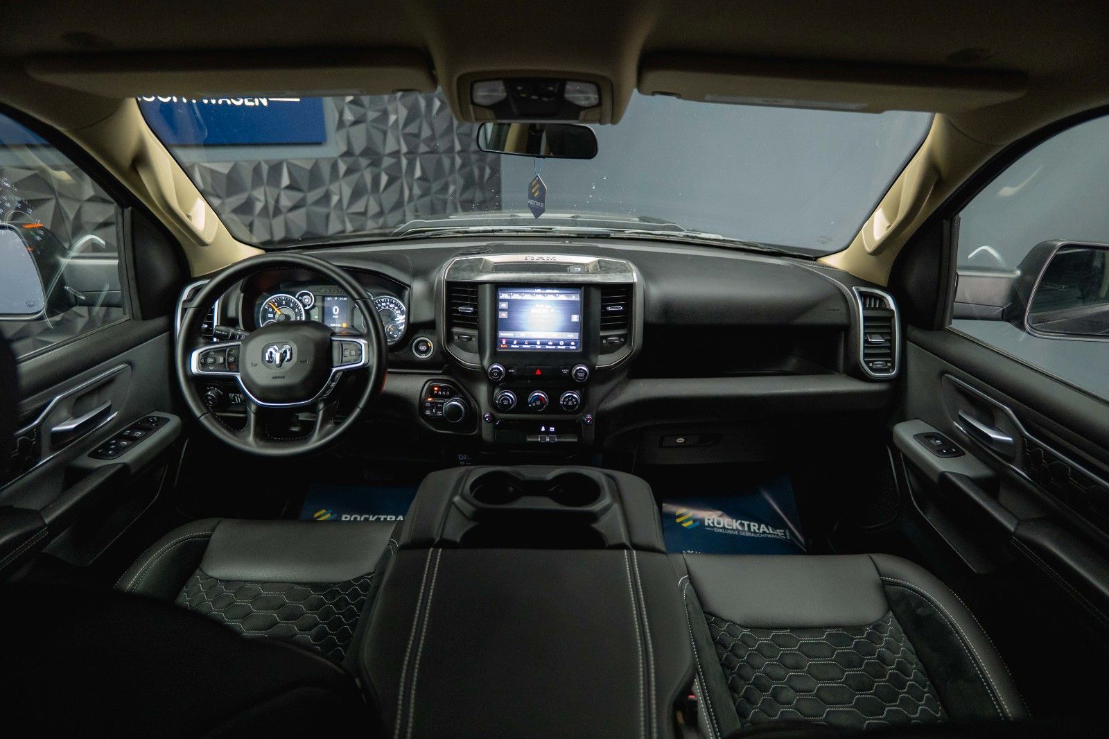 Fahrzeugabbildung Dodge RAM 5.7 V8 HEMI 4x4 OFFROAD LONGBED Limited LED