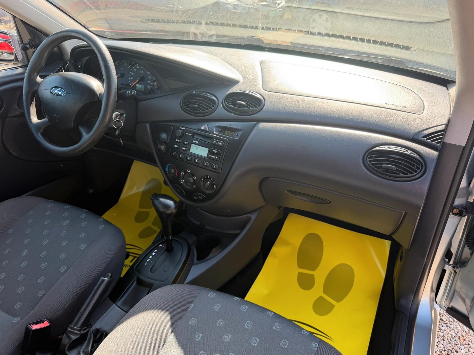 Ford Focus 2004 — photo 12