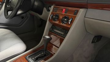 Mercedes E 200 - 10