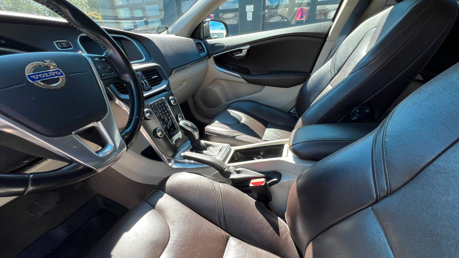 Fahrzeugabbildung Volvo V40 D4 Summum KAM*STZHZ*AUT*