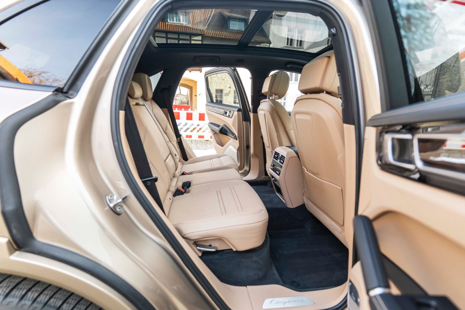 Fahrzeugabbildung Porsche Cayenne E-Hybrid SPORT-CHRONO BURMESTER 360° LED