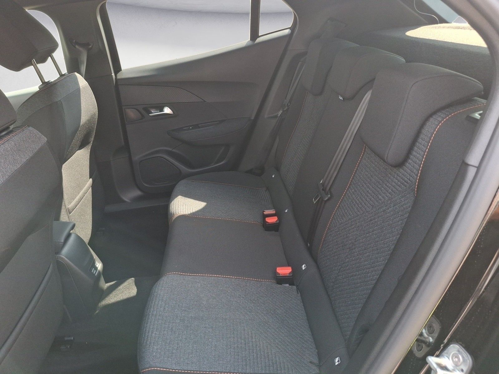 Peugeot e-2008 - Bild 14