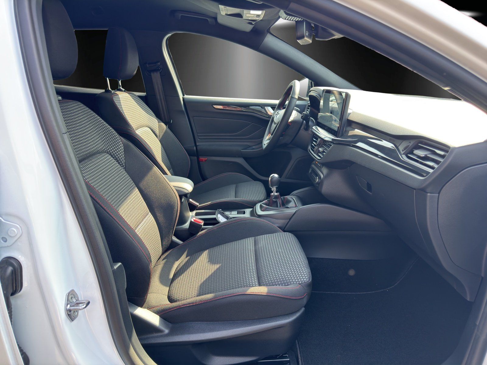 Fahrzeugabbildung Ford Focus Turn. ST-Line Styling Pak. Winter Pak.