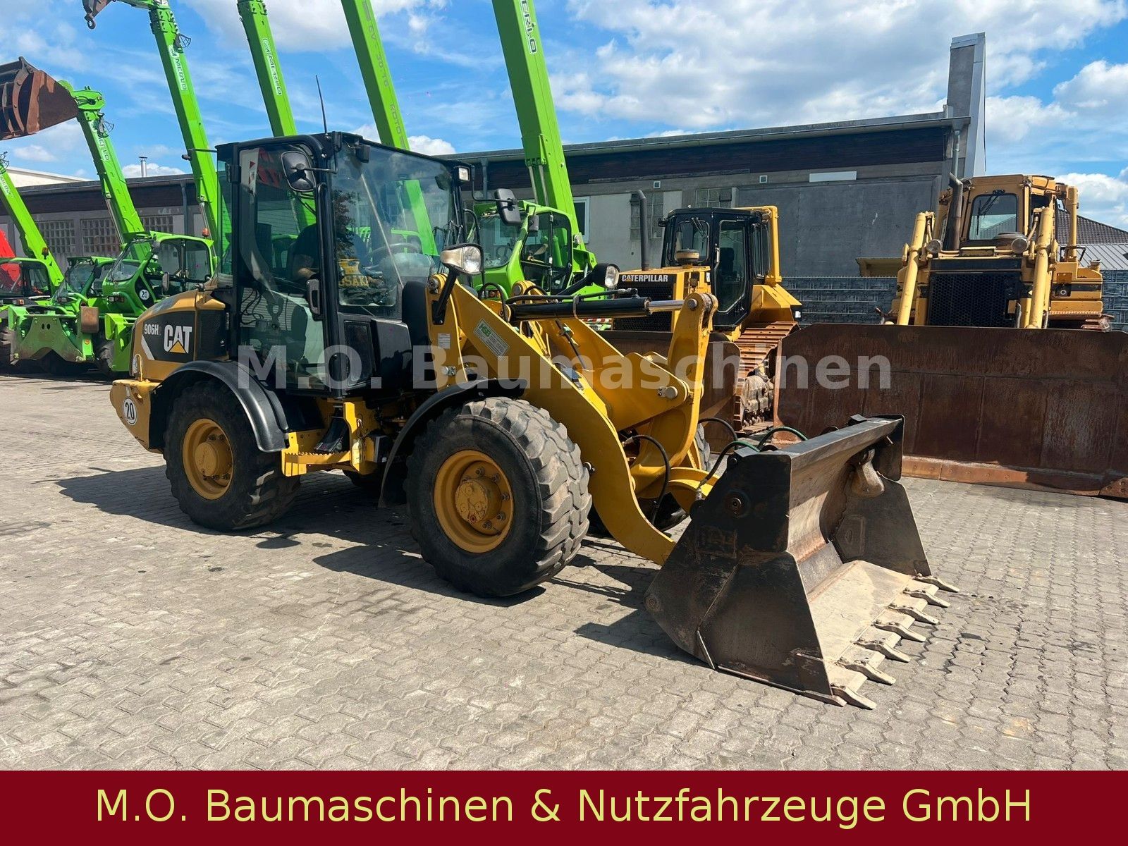 Fahrzeugabbildung CAT 906 H -2 / Klappschauefl / Gabel / SW/