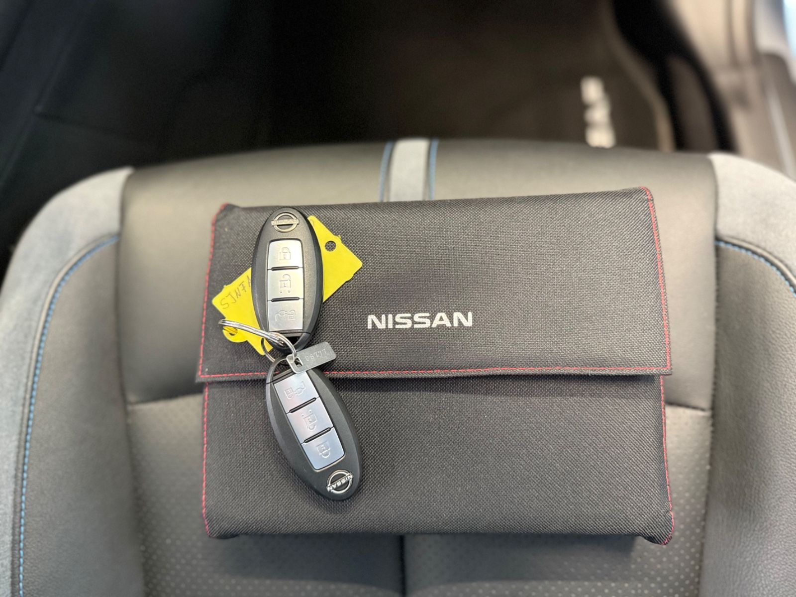 Fahrzeugabbildung Nissan Leaf Tekna Winter-Paket 2-Farb-Lackierung BOSE