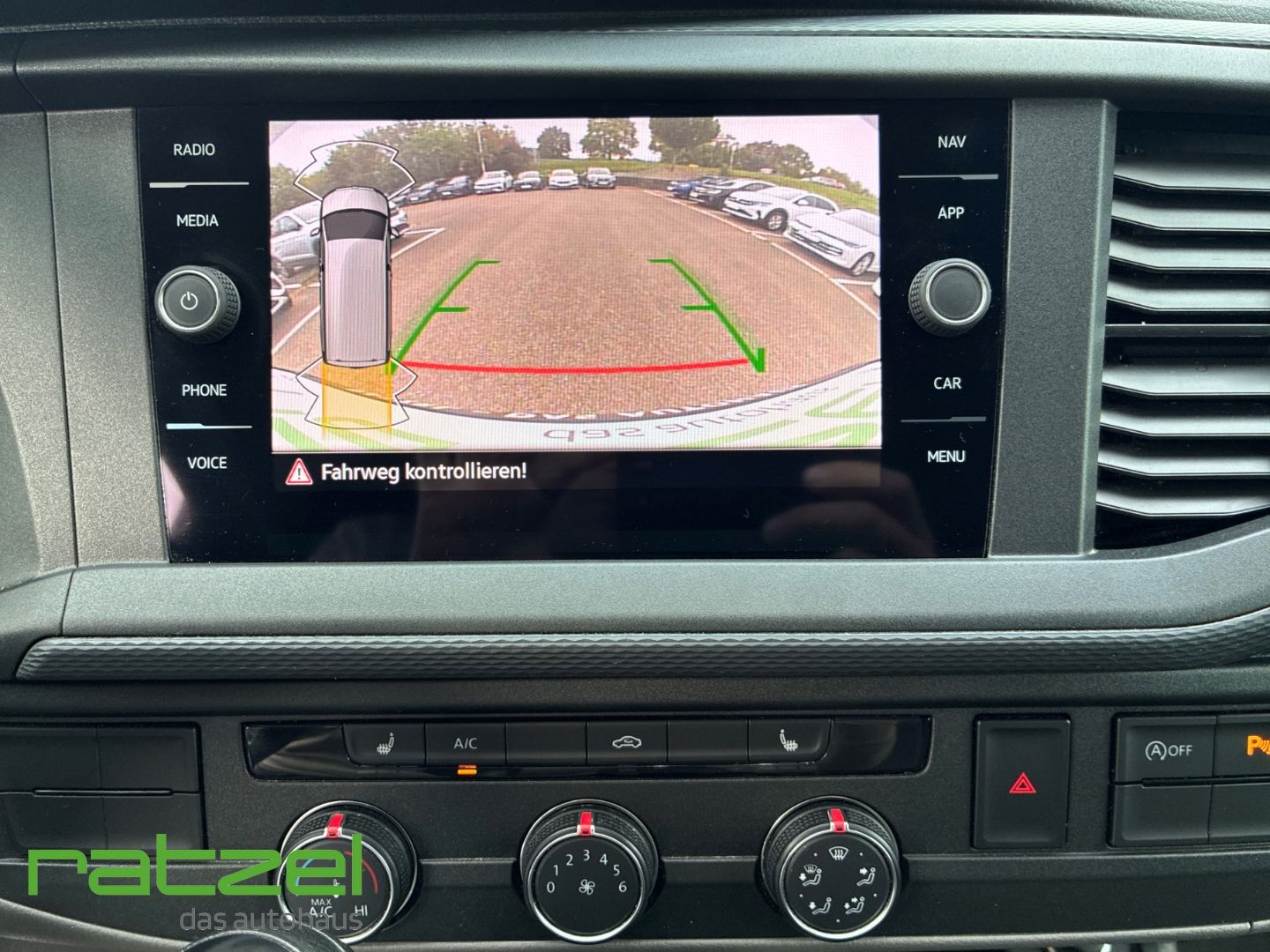 Fahrzeugabbildung Volkswagen T6.1 Transporter Kasten KR 2.0 TDI AHK Navi Kame