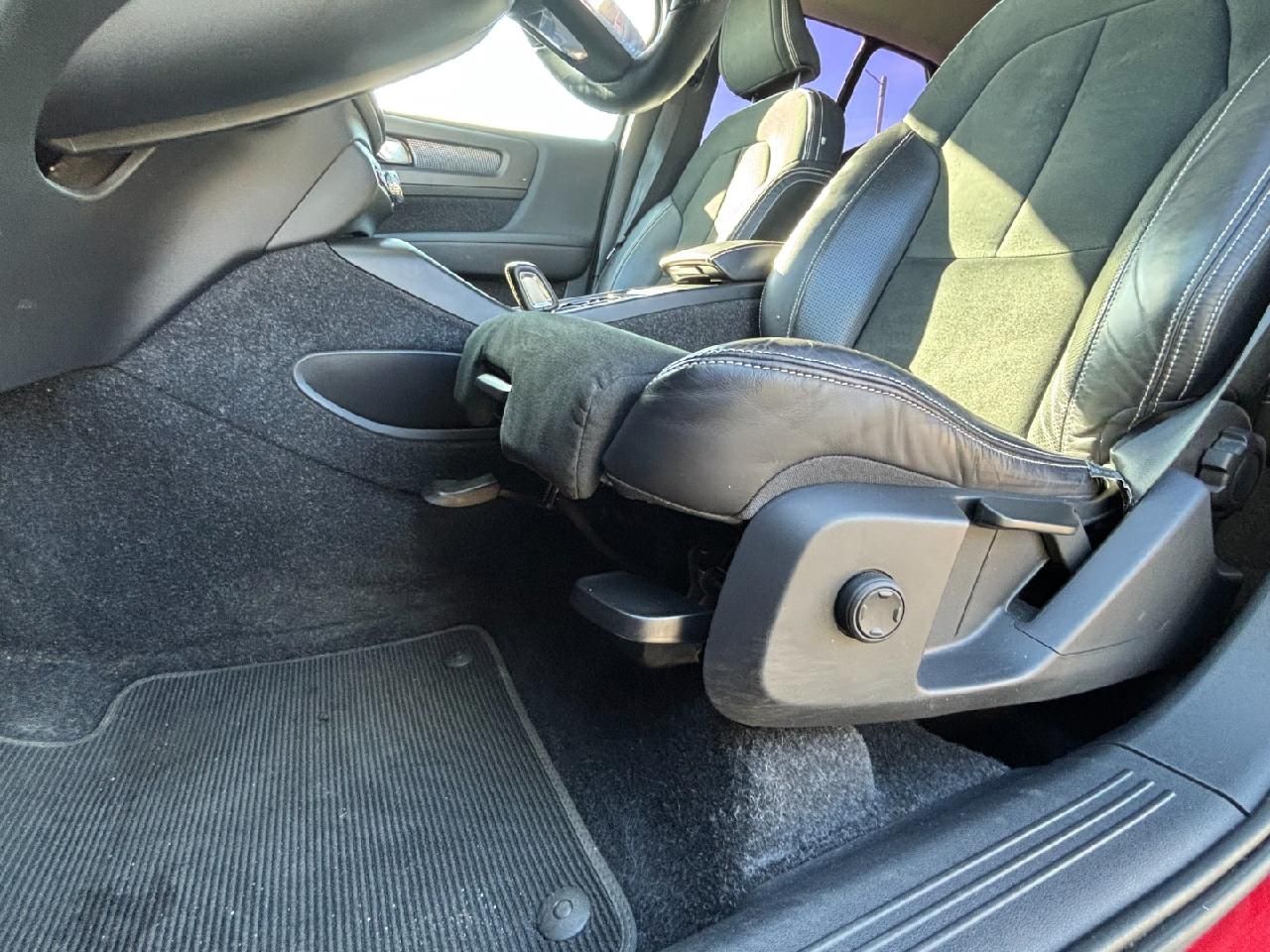 Fahrzeugabbildung Volvo XC40 R Design 2WD