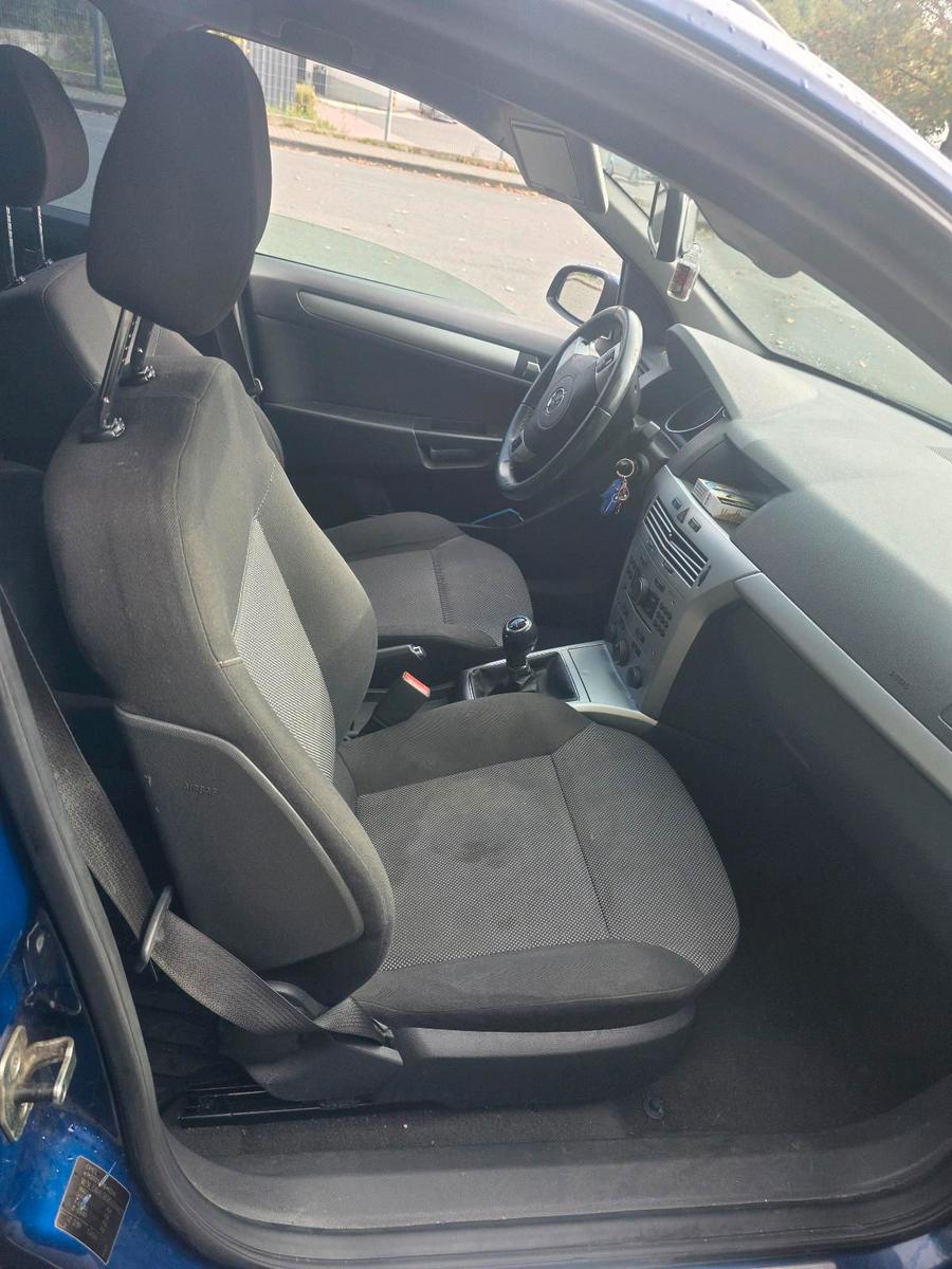 Opel Astra 2009 — photo 5