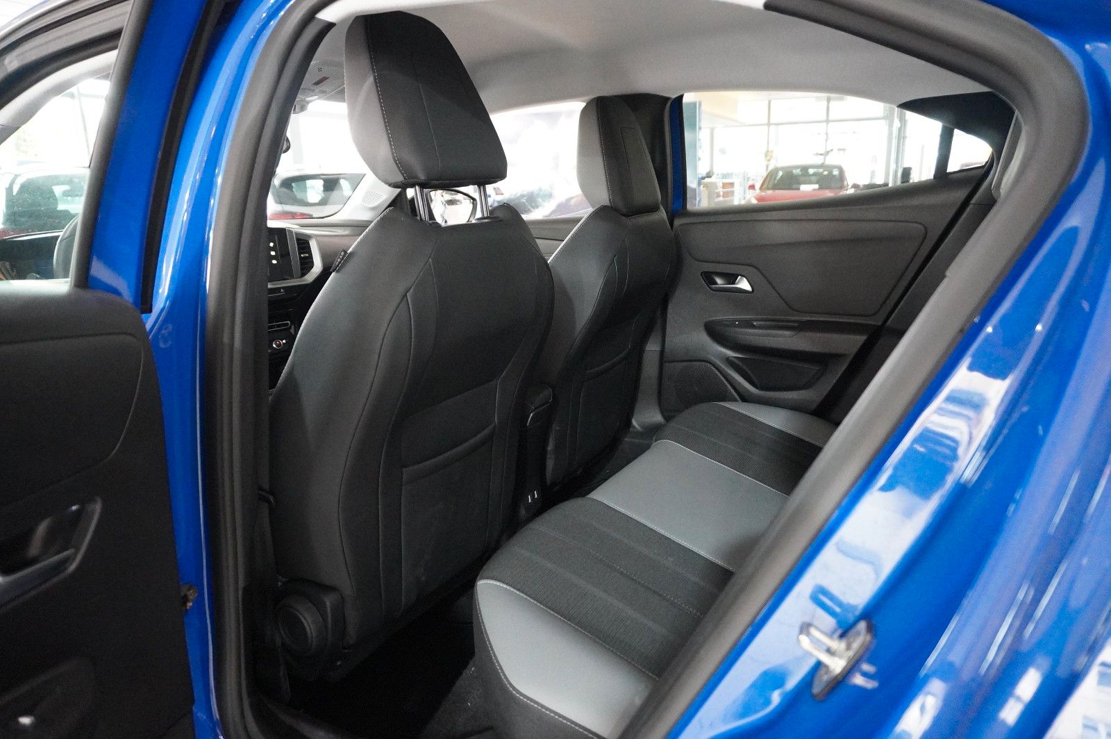 Fahrzeugabbildung Opel Mokka ELEGANCE 1.2T NAVI/LED/KAMERA/SPORT/SH/DAB
