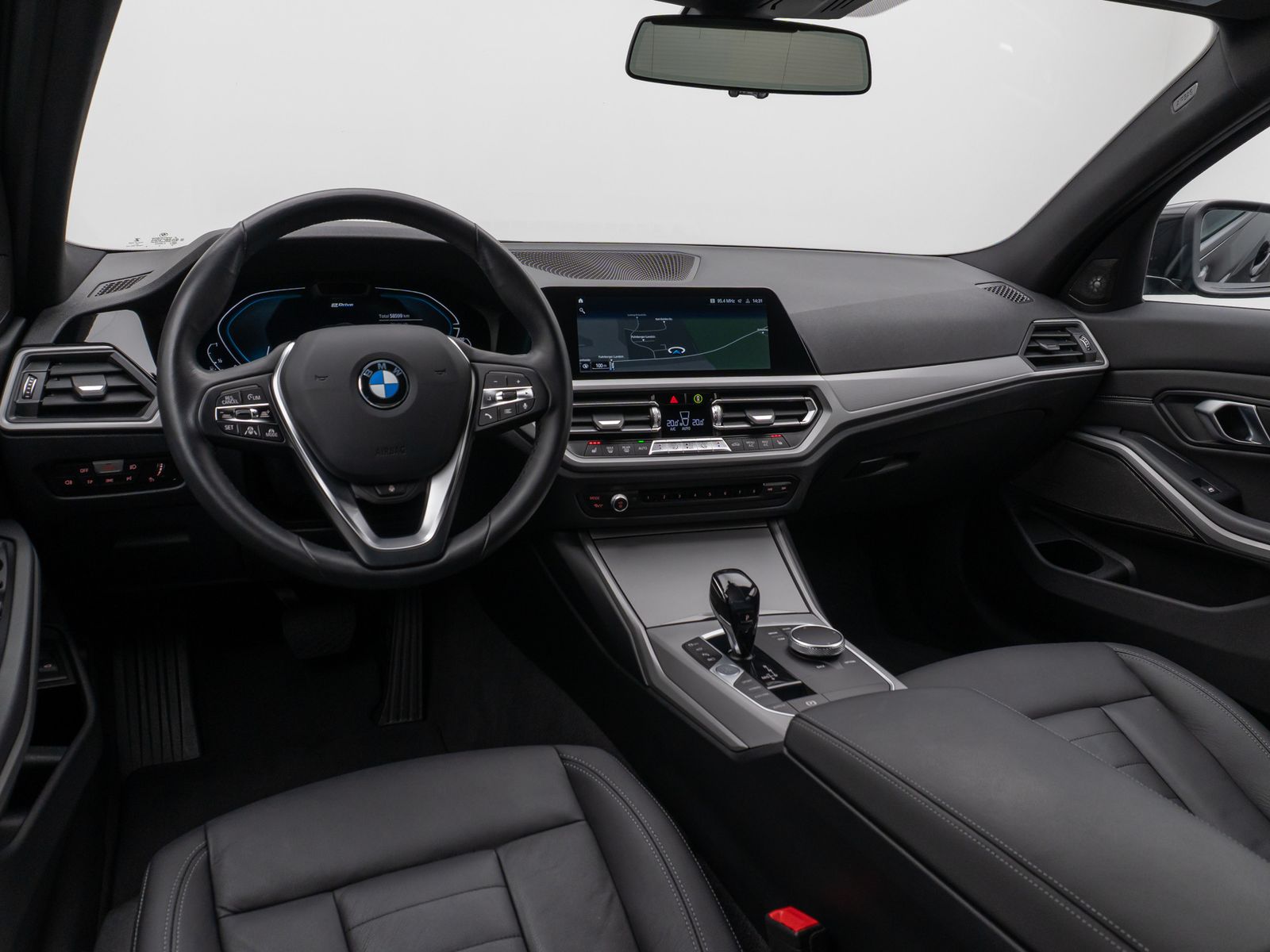 Fahrzeugabbildung BMW 330e Laser 360°HUD DAB H/K Lenkrhzg ACC Komfort