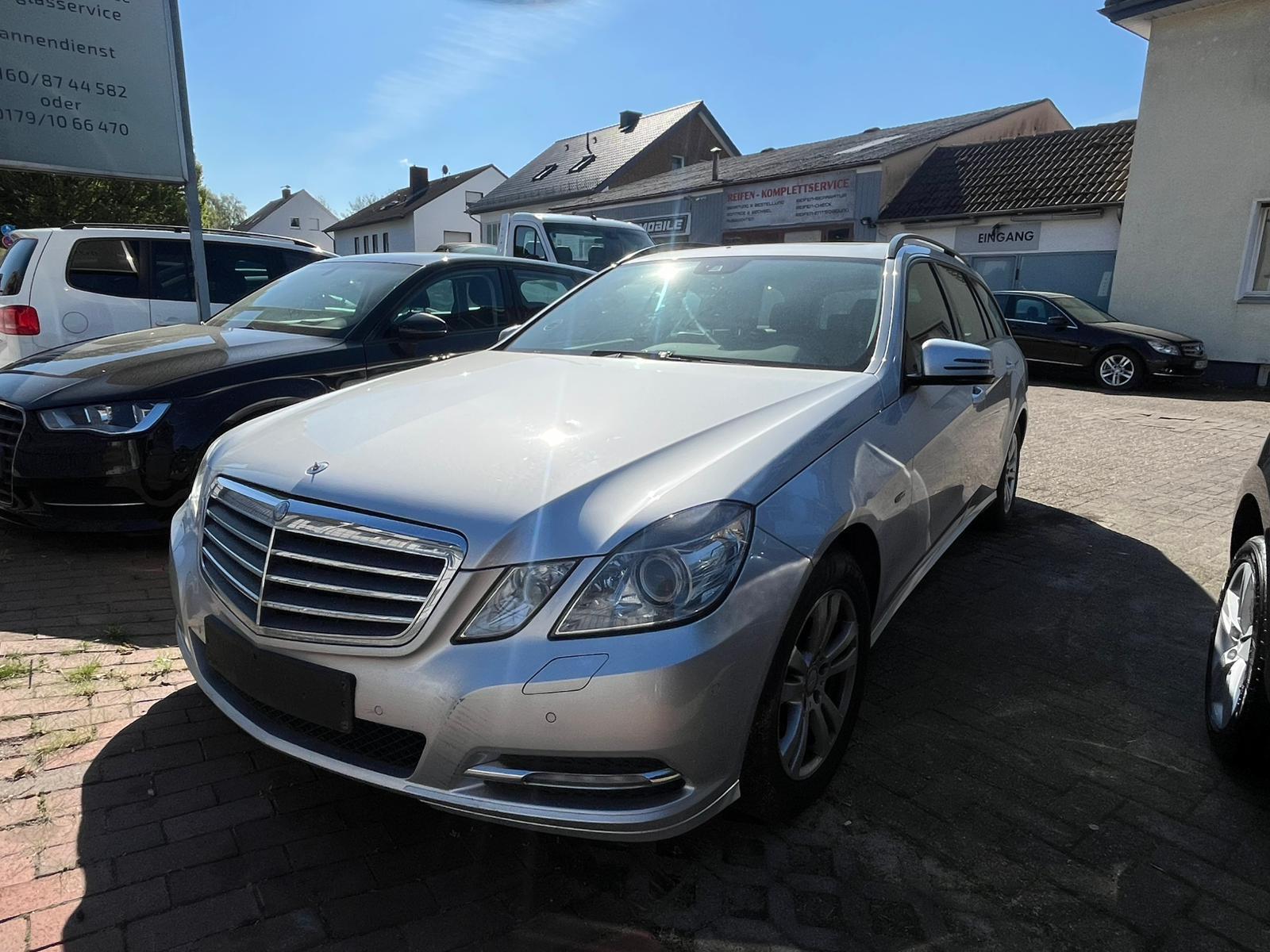Mercedes-Benz E 220 T-Modell NAVI LEDER SHZ TÜV 03/2027