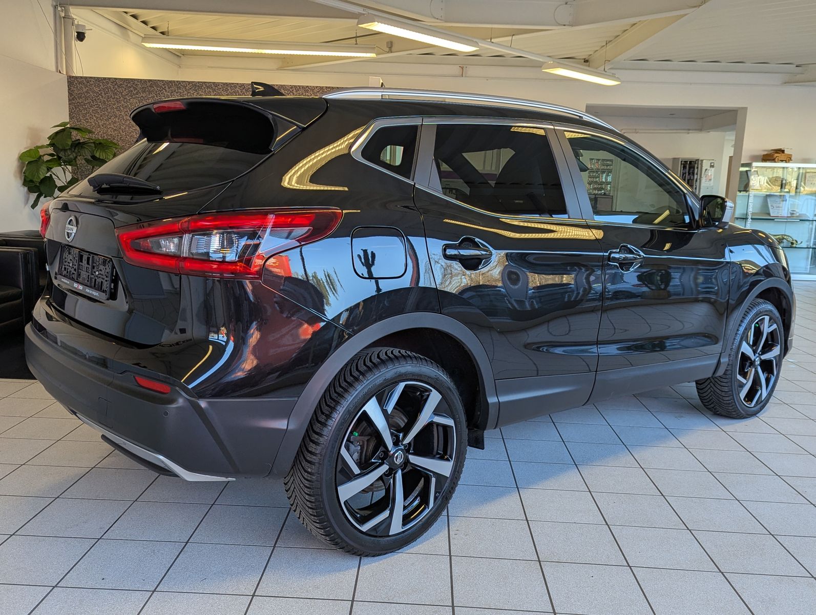 NISSAN Qashqai 1.6 DIG Tekna+ Pano Bose 360° Memory 19" - Image 6