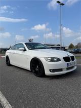 BMW E93 335i 2008 - BMW 335 aus 2008: Cabrio
