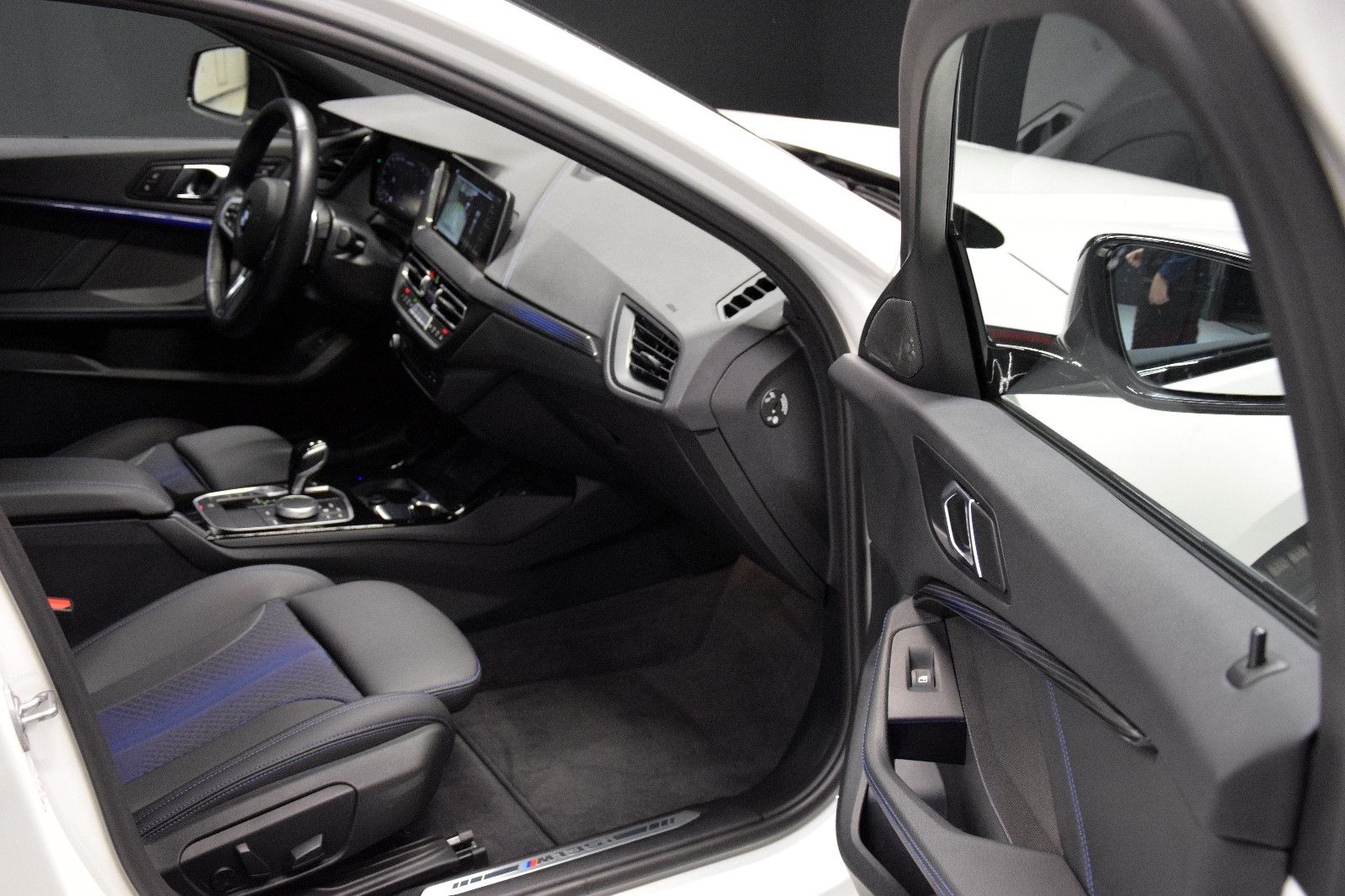 Fahrzeugabbildung BMW M135 i xDrive Panorama ACC harman/kardon HeadUp