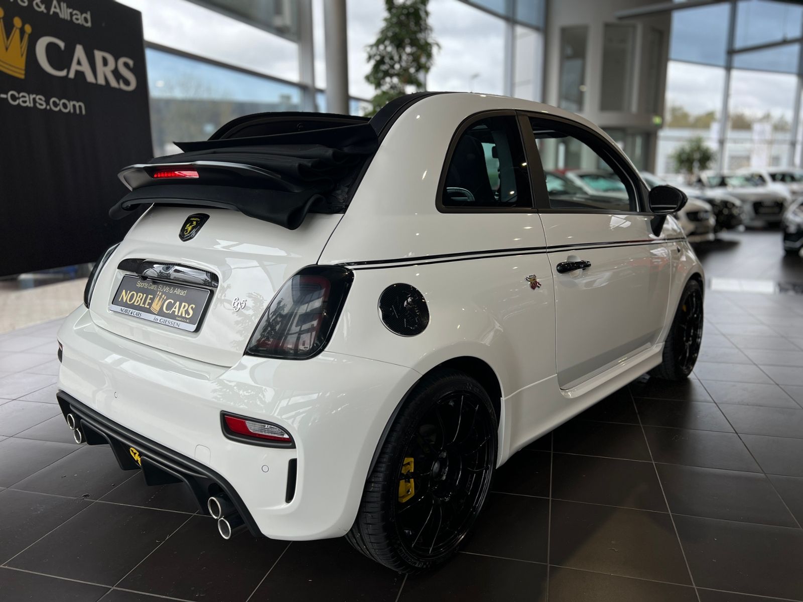 Fahrzeugabbildung Abarth 695C Cabrio Aut. KLIMA CARPLAY RFK ALU