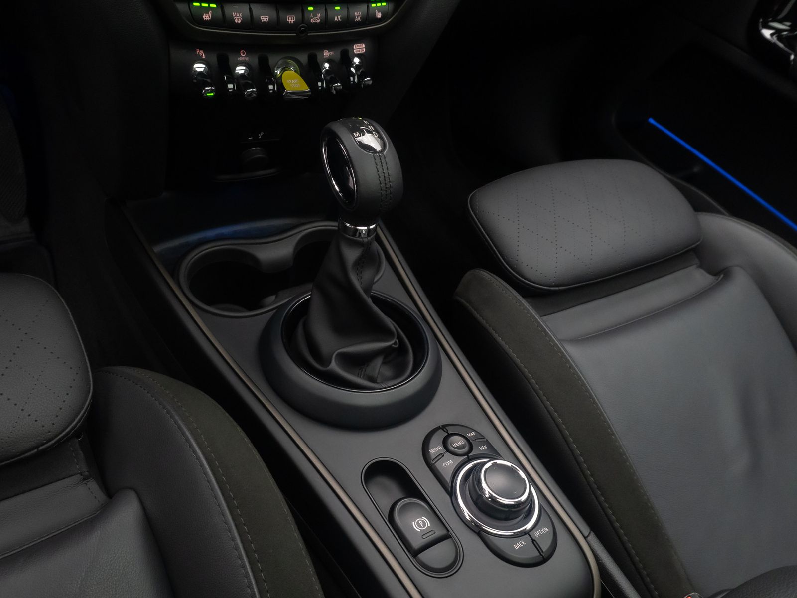 Fahrzeugabbildung MINI Countryman SE (Cooper) ALL4 HUD Kamera H/K Voll