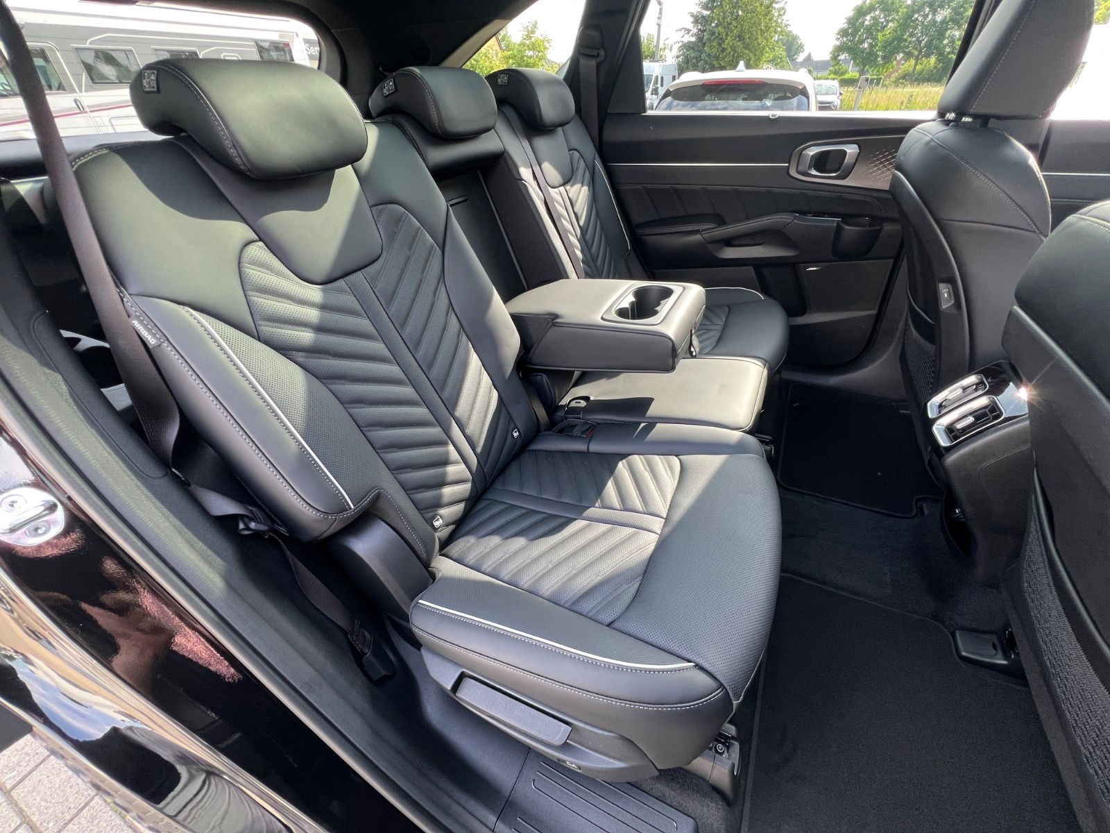 Fahrzeugabbildung Kia SORENTO PE 1.6T PHEV AWD PLAT 7S PAN PREMIUM
