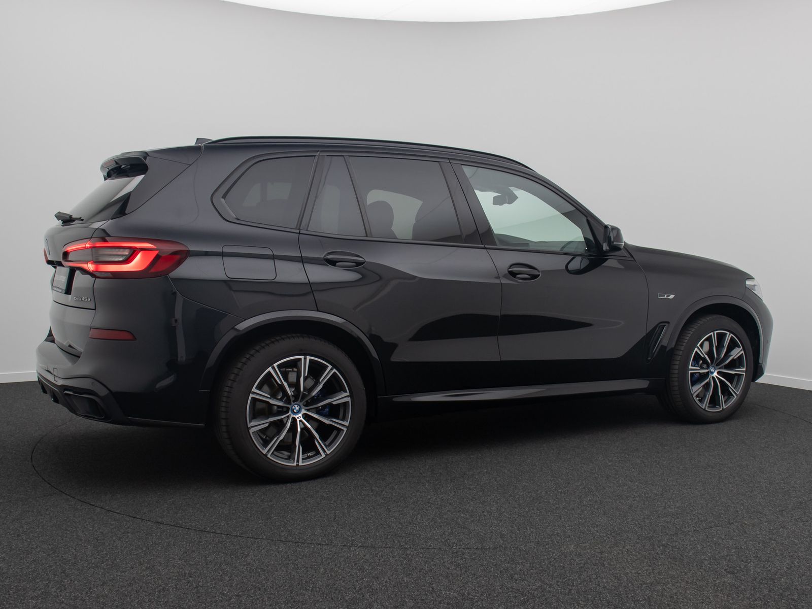 Fahrzeugabbildung BMW X5 xD45e M Sport B&W Kamera DAB Panorama Alarm