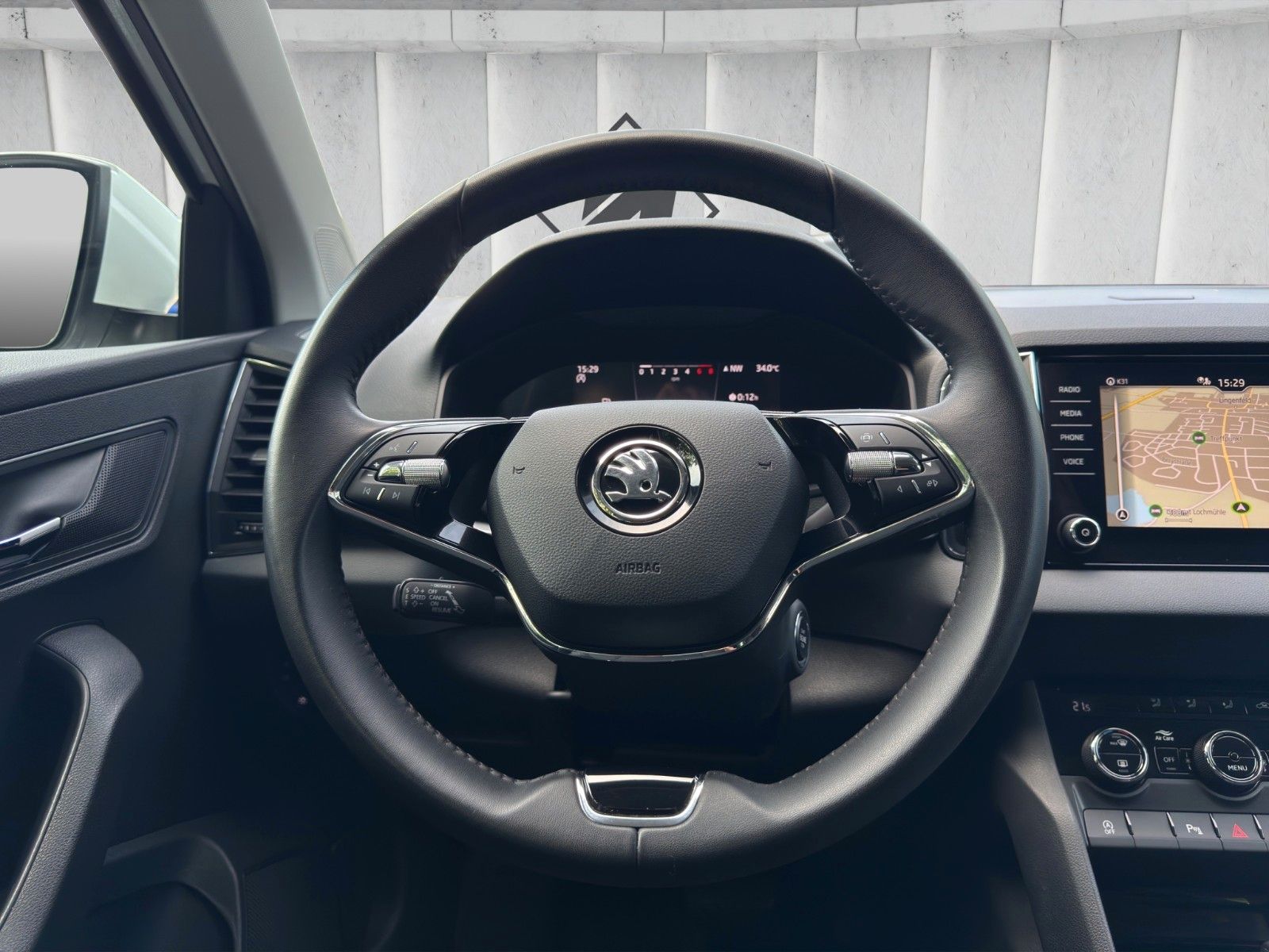 Fahrzeugabbildung SKODA Karoq 1.5L*DSG*AHK*Navi*LED*Kamera*TOP**
