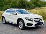 Mercedes-Benz GLA200*AMG Line*Xenon*Sitzheiz.*Alcantara* - weiße Mercedes-Benz GLA-Klasse