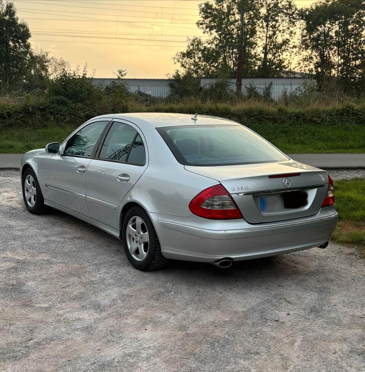 Mercedes-Benz E 230