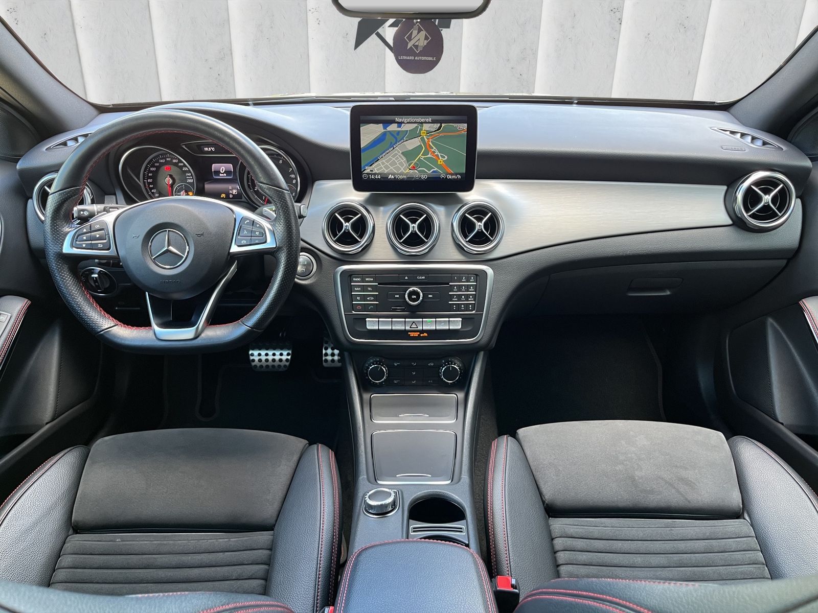 Fahrzeugabbildung Mercedes-Benz GLA 200*Automatik*AMG Line*LED*SHZ*Kam*PDC*NAVI*