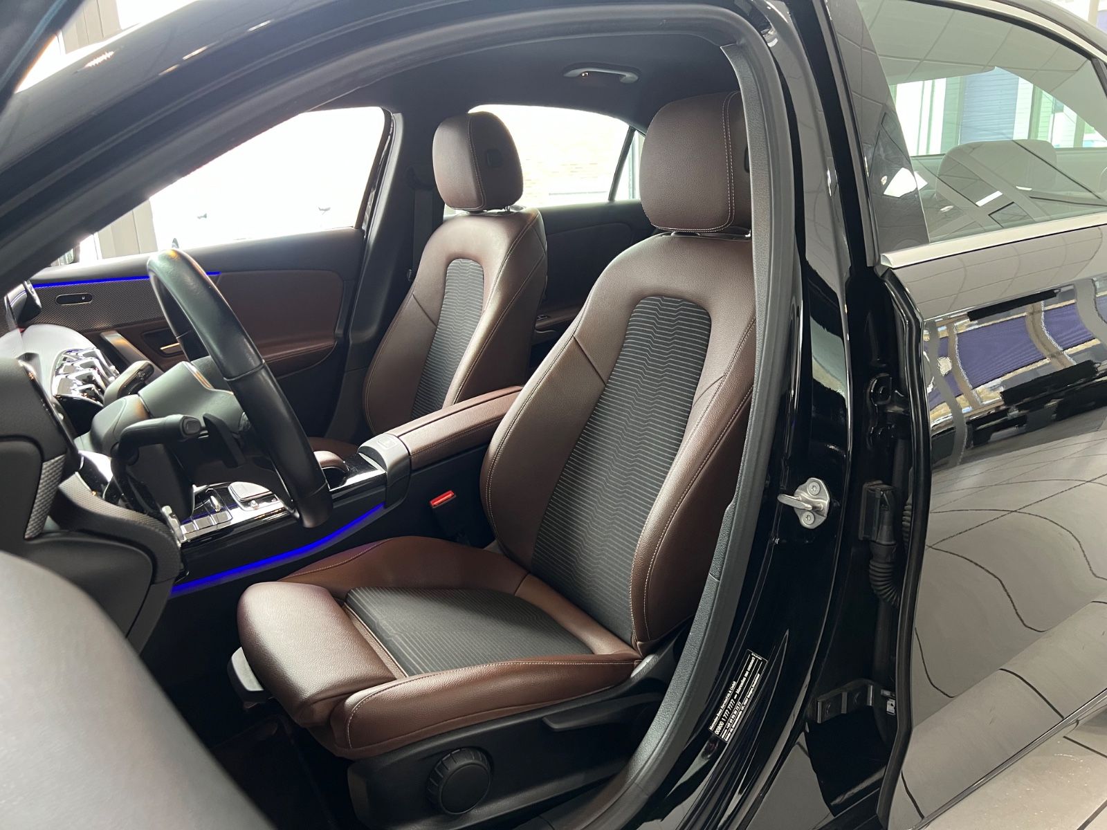Fahrzeugabbildung Mercedes-Benz A 200 Lim. *AMBIENTE*LEDER-BRAUN* Exclusive *