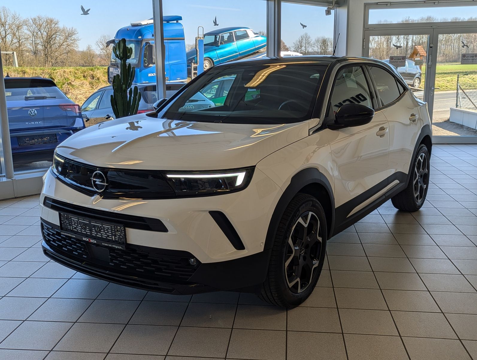 Fahrzeugabbildung Opel Mokka 1.2 Ultimate Aut. Winter-Paket Kamera ACC