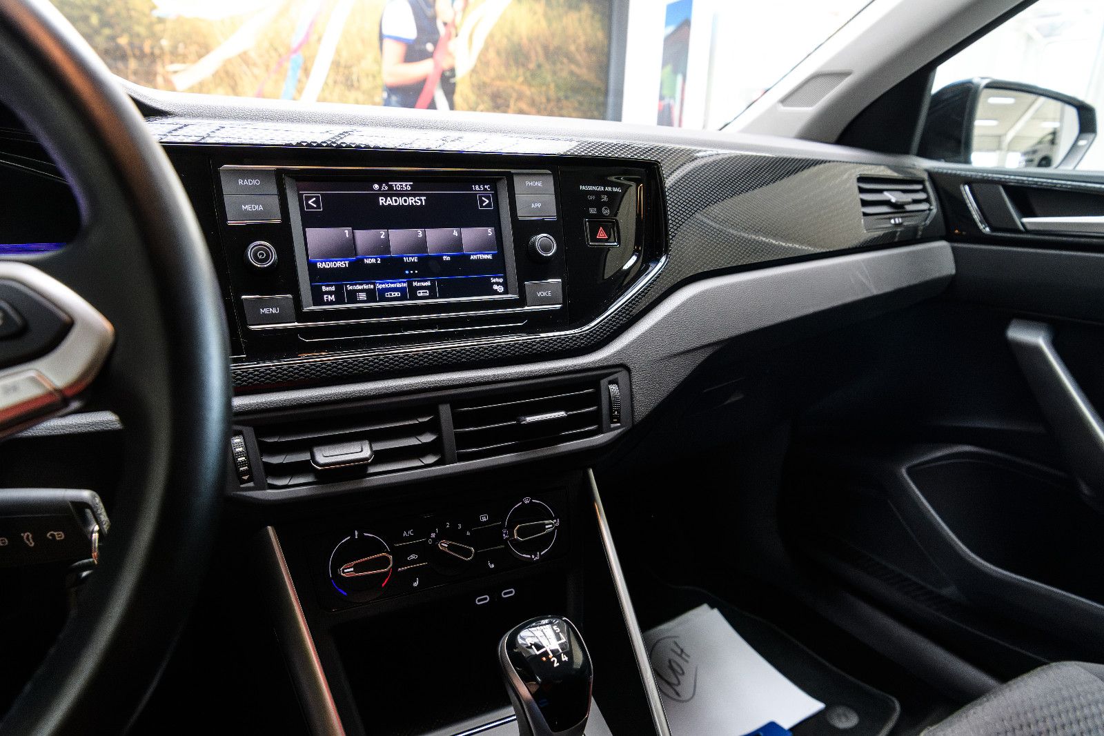 Fahrzeugabbildung Volkswagen Polo VI Life +Sitzheizung  +Allwetter