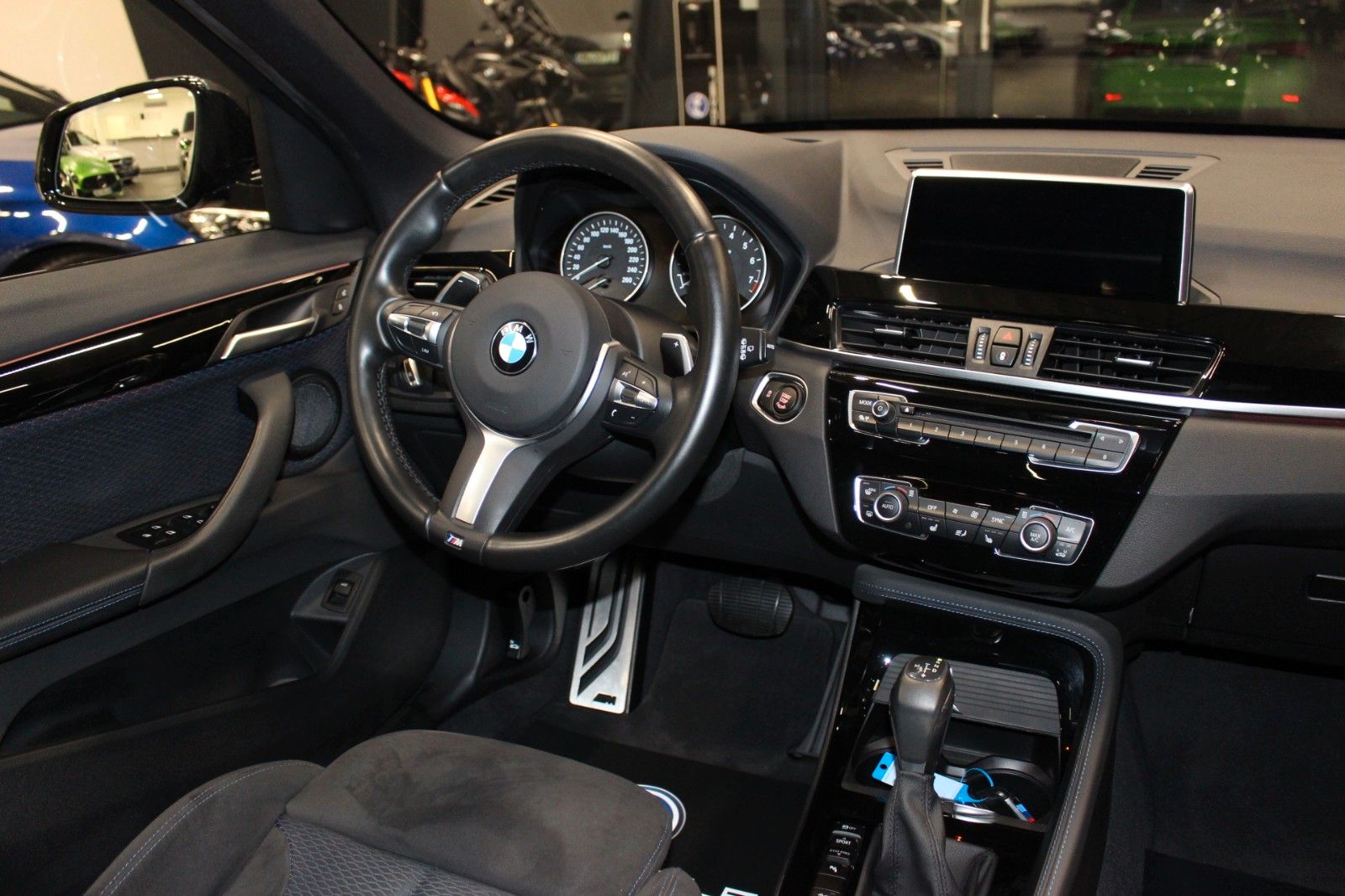 Fahrzeugabbildung BMW X1 xDrive 25 i M Sport Pano*HUD*Kamera*AHK