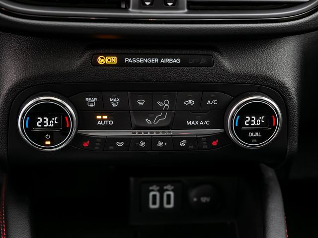 Ford Kuga ST-Line X HUD AHK klappbar Panodach Navi