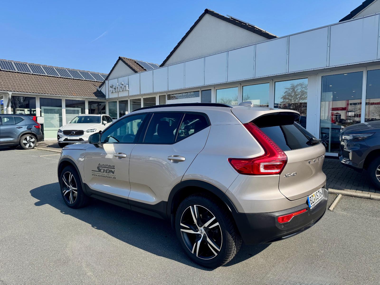 Volvo XC40 B3 Plus Dark Automatik