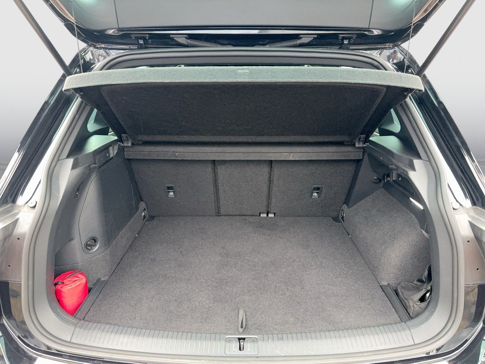 Fahrzeugabbildung Volkswagen Tiguan eHybrid Active DSG LED AHK Navi HUD AID A