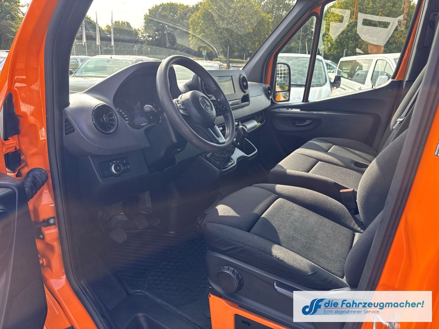 Fahrzeugabbildung Mercedes-Benz Sprinter Pritsche DoKa V6 319 CDI L3 AHK Navi DA