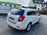 Chevrolet Captiva 2.2 D LT 2WD*TÜV NEU*KLIMA*NAVI*LEDER* - weiße Chevrolet Captiva