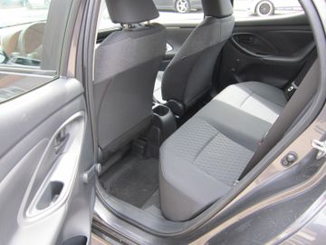 Toyota Yaris - 12