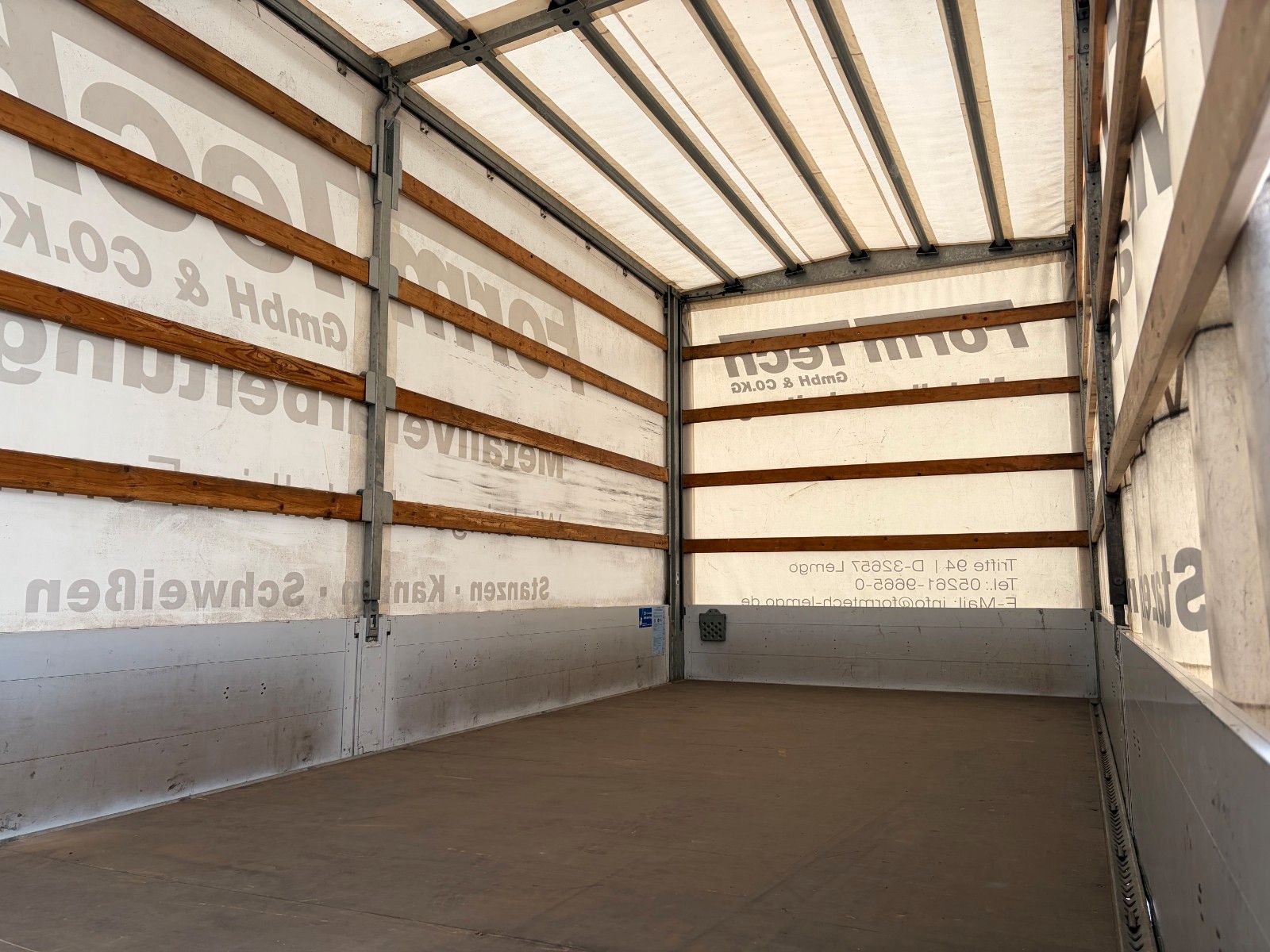 Fahrzeugabbildung Mercedes-Benz Atego 818 L Curtainsaider AHK Tempm.