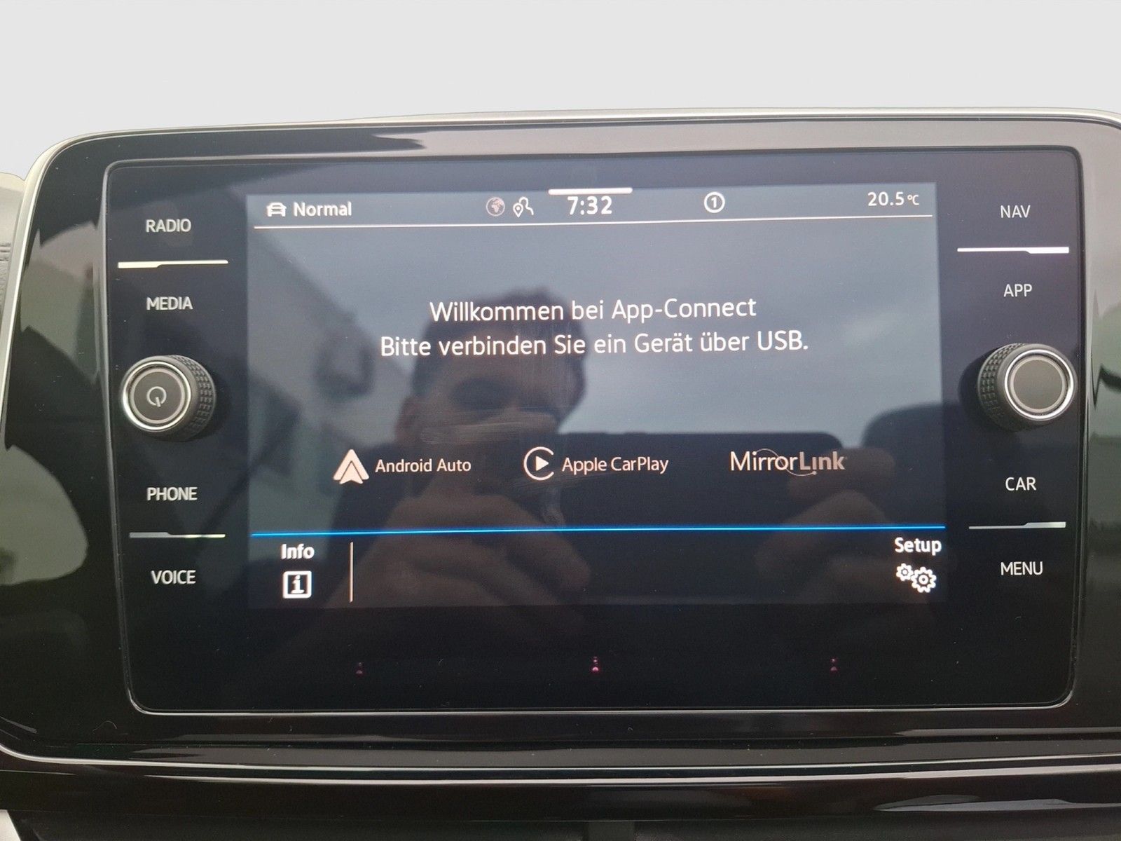 Fahrzeugabbildung Volkswagen T-Roc Cabriolet TSI R-Line DSG LEDplus Navi VC A