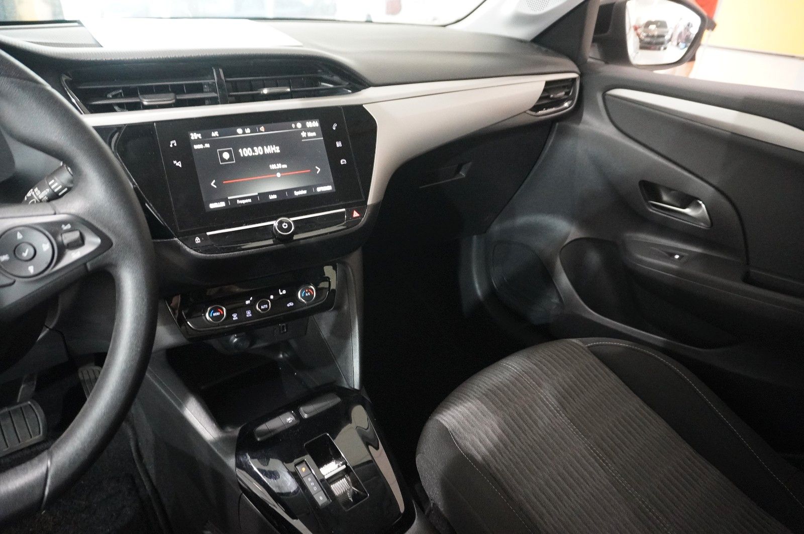 Fahrzeugabbildung Opel Corsa-e F EDITION 7KW NAVI/VIRT/TEMP/DAB/WÄRMEP.