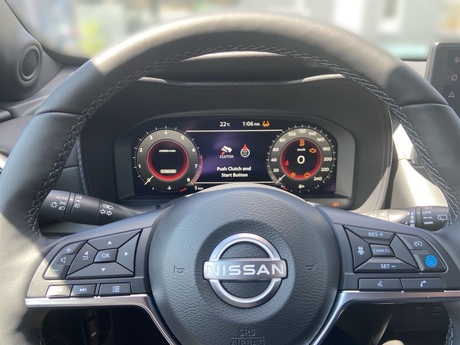 Fahrzeugabbildung Nissan JUKE 1.0 DIG-T 114 PS 6MT N-CONNECTA Tech Winter